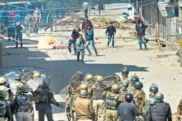 Four policemen, several protesters injured