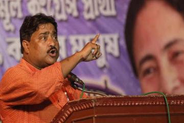 After nephew Abhishek, brother Kartick takes Mamata party stage