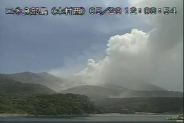 Japan�s Mount Shindake volcano erupts