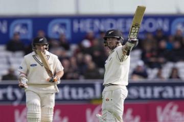 Ronchi stars on test debut, New Zealand 297-8