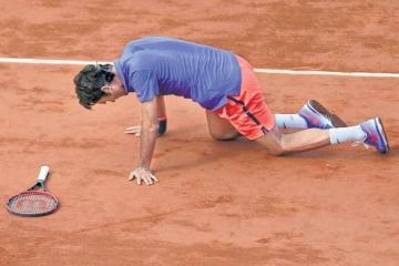 Wawrinka blows away off-colour Federer