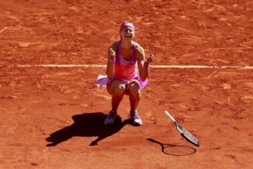 Serena Williams battles into the final