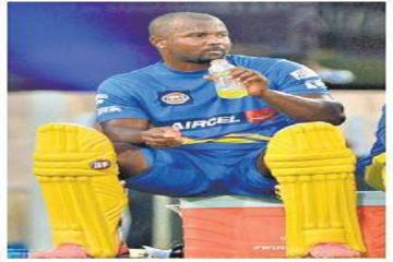 Dhoni makes Dwayne Smith plump for CSK