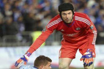 Goalkeeper Cech denies move to Arsenal