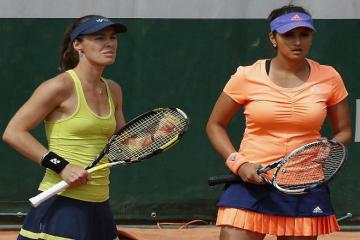 Sania-Hingis pair reaches quarters at Wimbledon