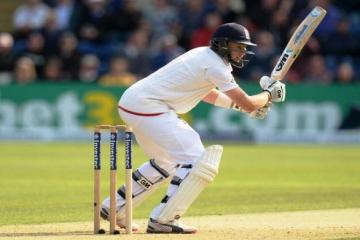 Root ton helps England to gain momentum