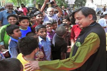 Students of Attakulangara school seek Tharoor�s help
