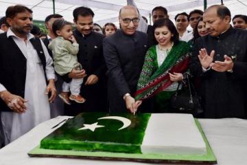 With Hurriyat invite, Pakistan challenges India�s �red lines�