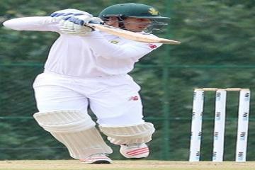 de Kock hits quickfire ton