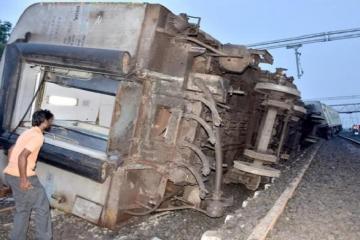 Duronto train derails near Kalaburagi; 2 dead