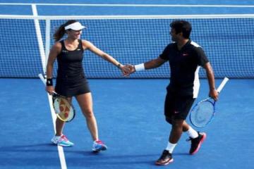 Ageless Paes, Hingis win mixed doubles trophy
