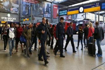 Refugee crisis: Germany to reinstate border checks with Austria