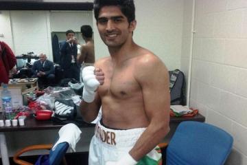 Vijender rocks in pro debut, thrashes Whiting
