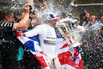 Hamilton wins U.S. Grand Prix for third title