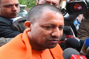 Yogi Adityanath slams SRK, compares him with Hafiz Saeed