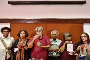 24 members of film fraternity return awards