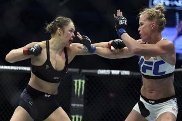 Holly Holm stuns Ronda Rousey with 2nd-round knockout