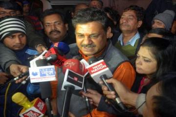 BJP elders rally in support of Azad