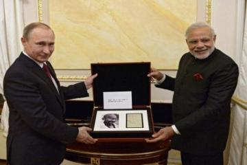 Putin gifts Mahatma�s notes, Indian sword to Modi
