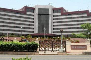 Delhi babus go on mass leave; AAP govt sees �conspiracy�