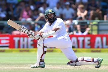 Amla carries Proteas on day 4 against England