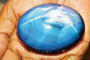 Largest blue star sapphire found in Sri Lanka