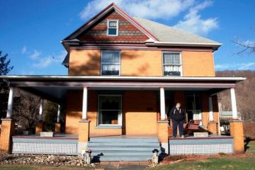Couple struggles to sell 'Silence of the Lambs' house