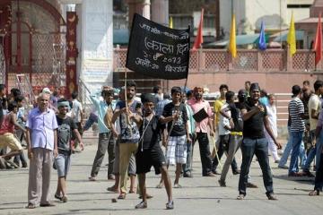 India courts radical Madhesis from Nepal