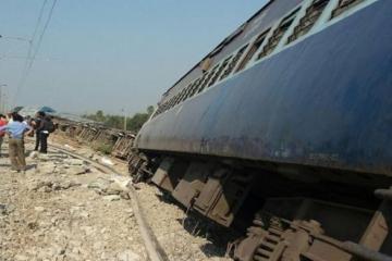 Nine coaches of Kanyakumari-Bengaluru train derail