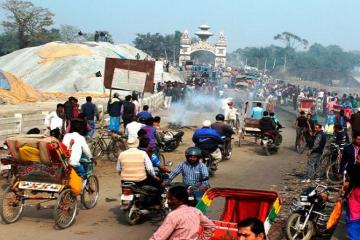 Residents open blockaded India-Nepal border point