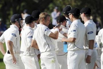 NZ leads Australia by 176 runs at tea on day 4