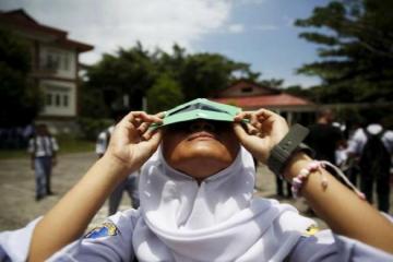 Total solar eclipse darkens swathe of Indonesia