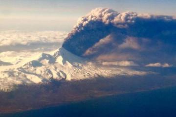 Alaska volcano ash cloud covers 400 miles; flights cancelled