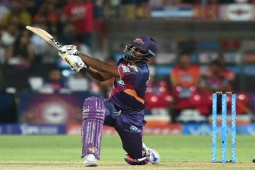 Watson and de Villiers help RCB end losing streak with 13-run win