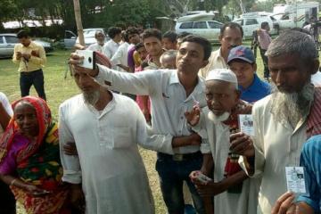 Live: Sporadic violence during final phase of polling