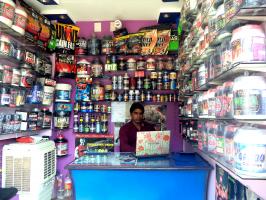 shop pose shop pose
